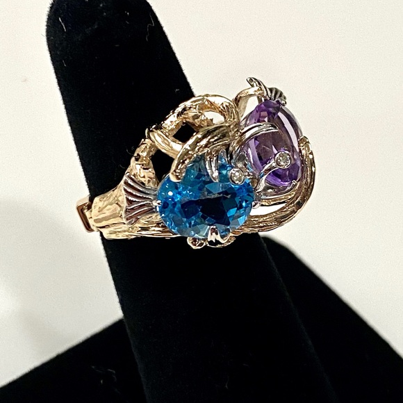 Gorgeous Blue Topaz & Amethyst Fish Ring - Picture 3 of 3